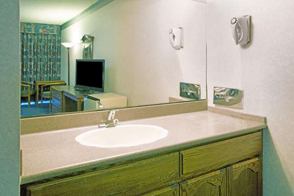  - Travelodge Sunset Beach