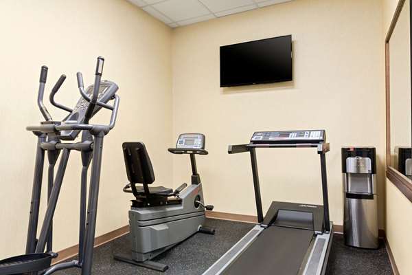 Fitness/ Exercise Room - Days Inn Edmonton