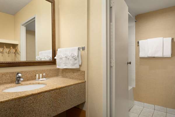  - Days Inn Edmonton