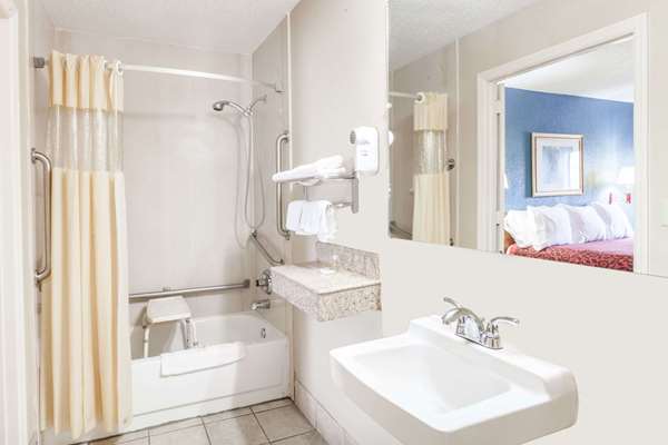  - Days Inn Opryland North Nashville - I-65, Exit 90