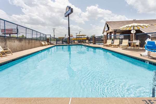 Pool - Days Inn Opryland North Nashville - I-65, Exit 90