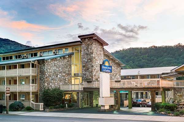 Exterior view - Days Inn & Suites Downtown Gatlinburg Parkway