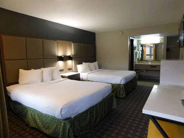  - Days Inn & Suites Downtown Gatlinburg Parkway