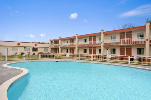 Pool - Days Inn Shelby