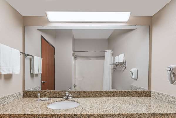  - Super 8 Hotel North Fort Worth - I-820, Exit 18