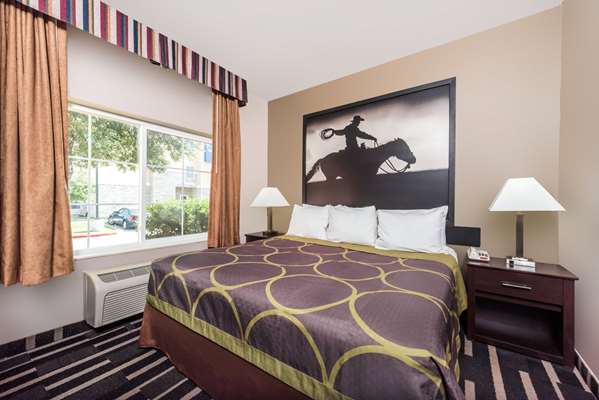  - Super 8 Hotel North Fort Worth - I-820, Exit 18