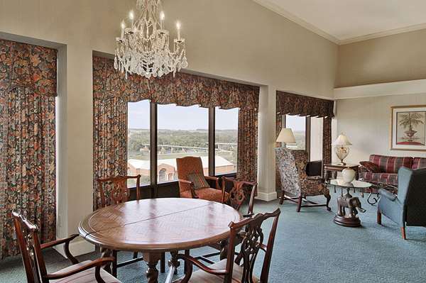 Suite - Ramada Hotel & Conference Center Augusta