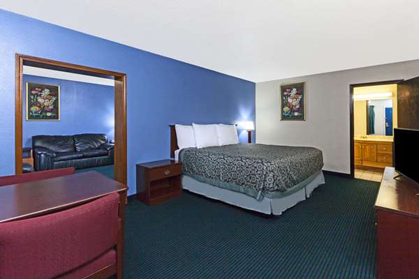 Suite - Days Inn Northwest Oklahoma City - I-44, Exit 124