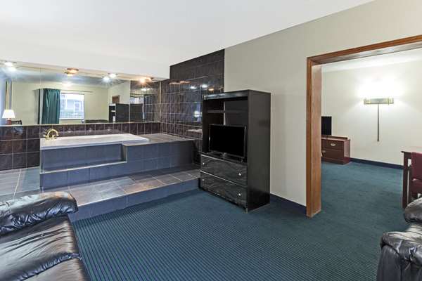 Suite - Days Inn Northwest Oklahoma City - I-44, Exit 124