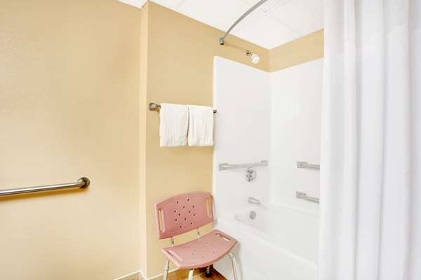  - Days Inn Oyster Point Newport News