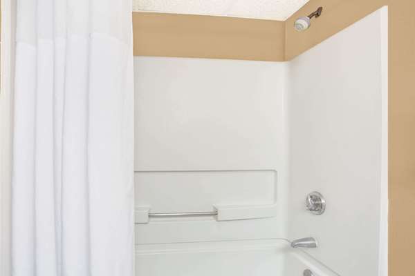  - Days Inn Oyster Point Newport News