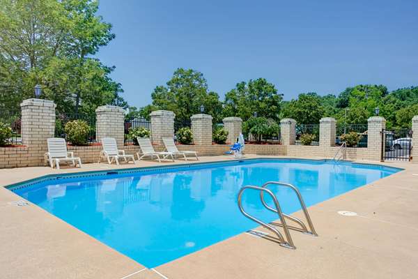 Pool - Days Inn Oyster Point Newport News