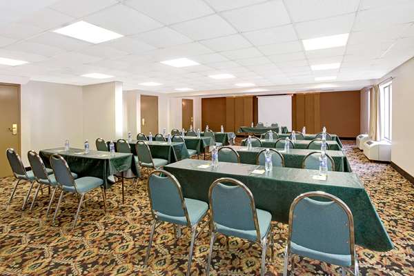  - Days Inn Oyster Point Newport News