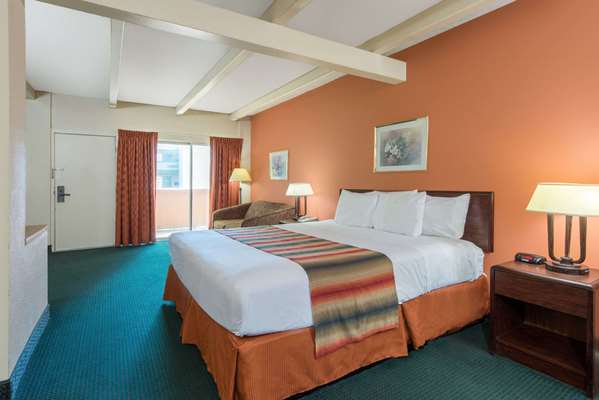  - Days Inn Hazelwood - I-270, Exit 26B