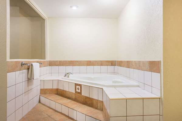  - Days Inn Hazelwood - I-270, Exit 26B