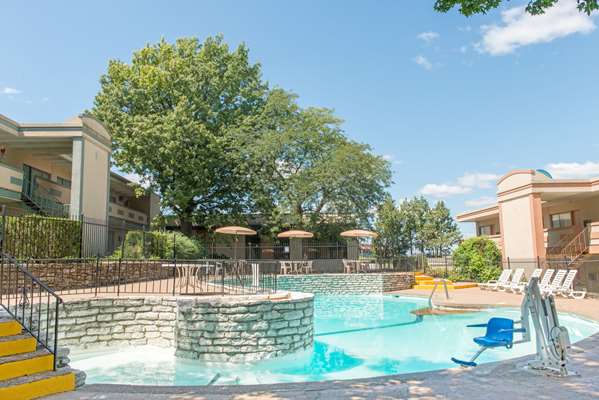 Pool - Days Inn Hazelwood - I-270, Exit 26B