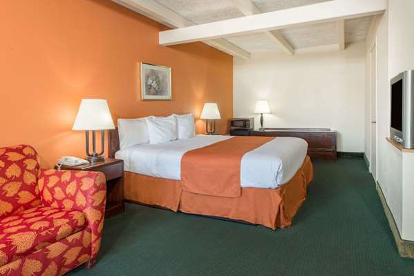  - Days Inn Hazelwood - I-270, Exit 26B