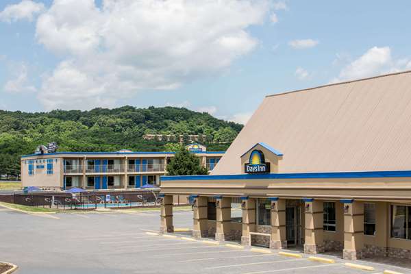 Exterior view - Days Inn White Hills Road Staunton - I-64 & I-81, Exit 217