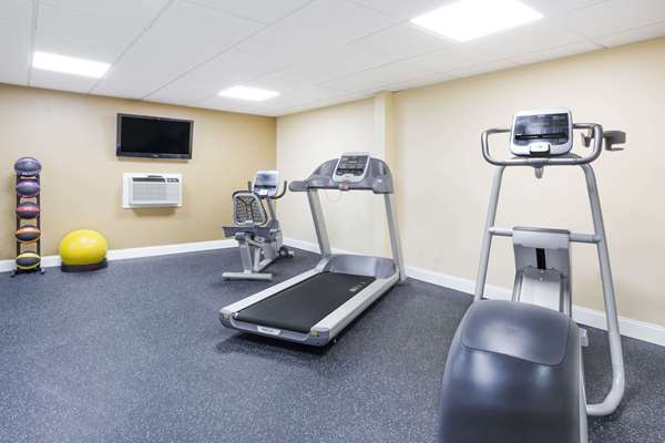 Fitness/ Exercise Room - Days Inn White Hills Road Staunton - I-64 & I-81, Exit 217
