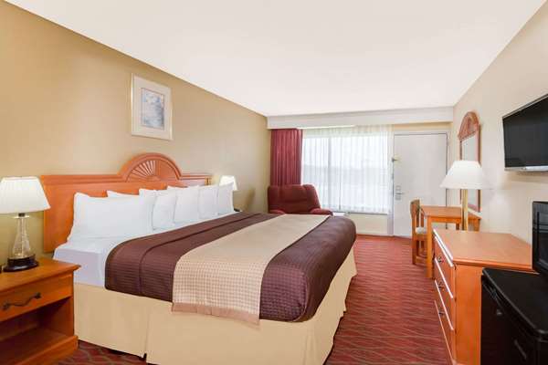  - Days Inn White Hills Road Staunton - I-64 & I-81, Exit 217