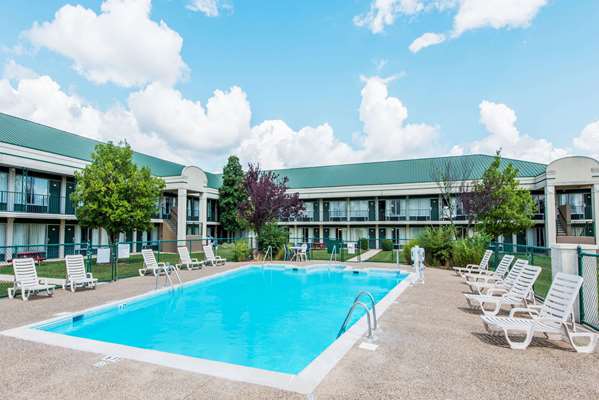 Pool - Days Inn Elizabethtown - I-65, Exit 94