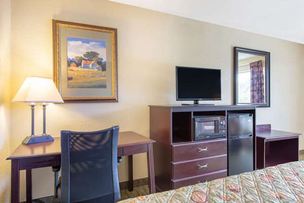  - Days Inn North Lee Highway Lexington - I-64 & I-81, Exit 195