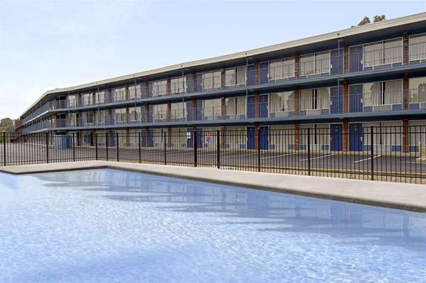 Pool - Days Inn North Lee Highway Lexington - I-64 & I-81, Exit 195