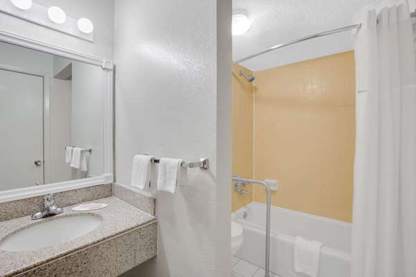  - Days Inn West Candler - I-40, Exit 37