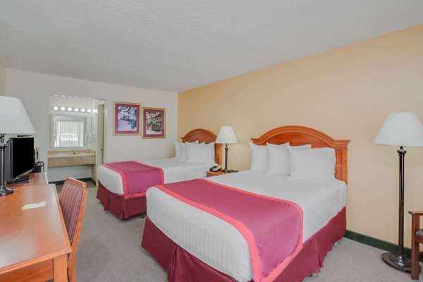  - Days Inn West Candler - I-40, Exit 37