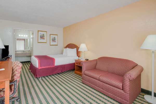  - Days Inn West Candler - I-40, Exit 37