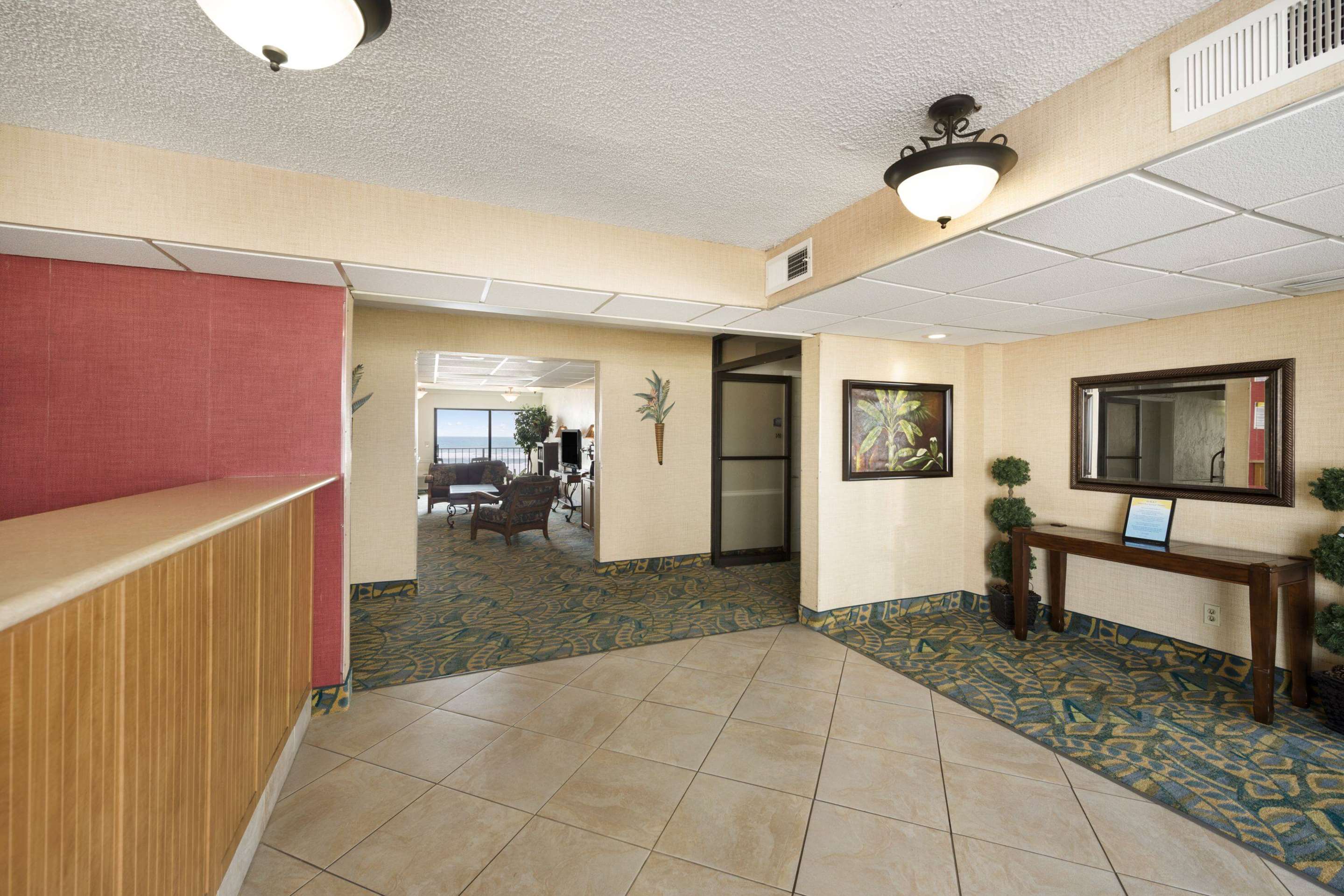 Lobby | Days Inn by Wyndham Daytona Oceanfront