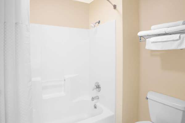  - Days Inn Windsor - I-39, I-90 & I-94, Exit 131