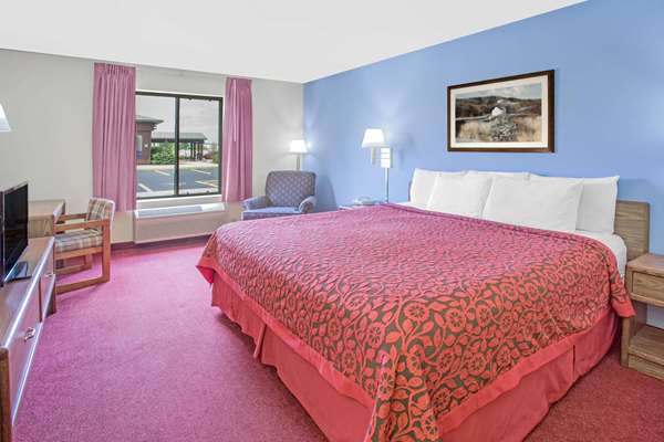  - Days Inn Windsor - I-39, I-90 & I-94, Exit 131