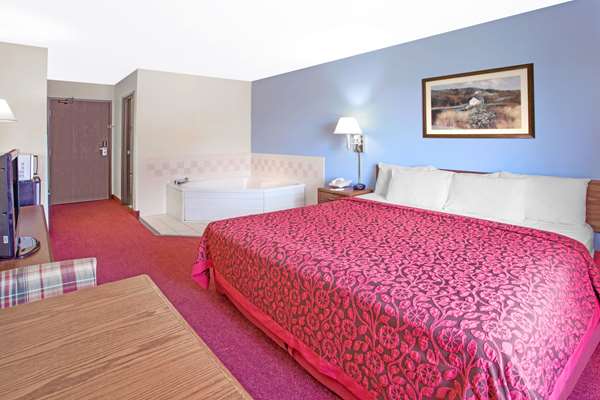 Suite - Days Inn Windsor - I-39, I-90 & I-94, Exit 131