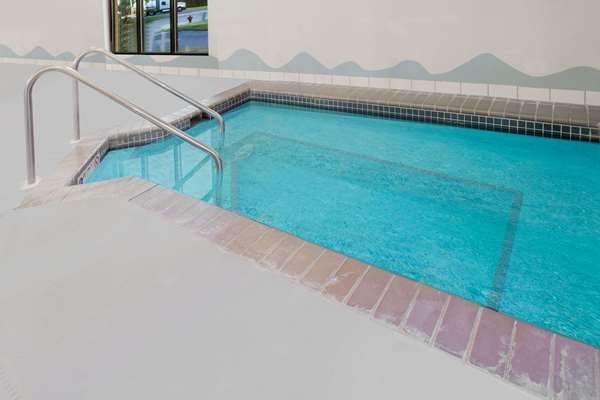 Pool - Days Inn Windsor - I-39, I-90 & I-94, Exit 131