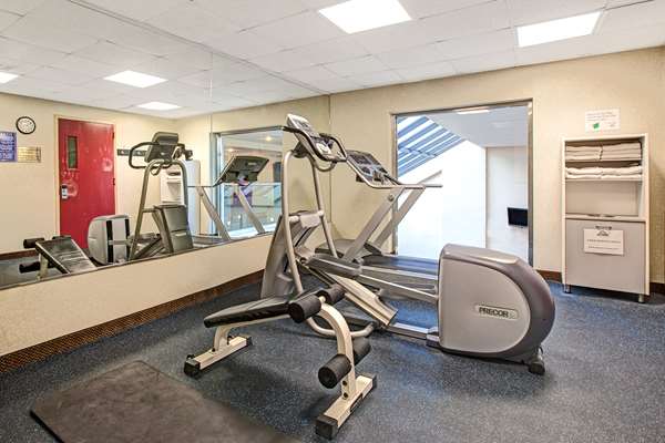 Fitness/ Exercise Room - Days Inn Parsippany