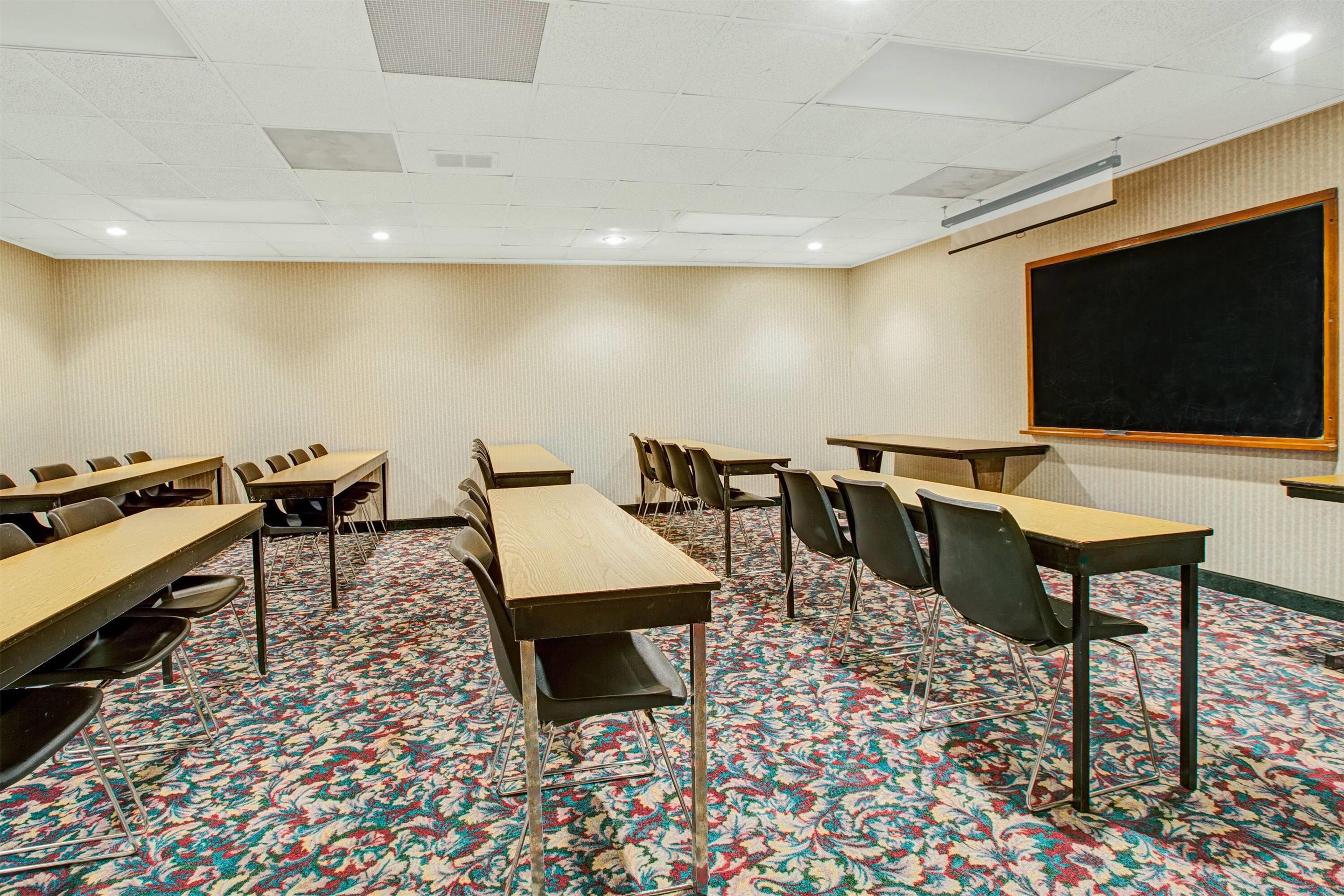 Meeting Room | Days Inn by Wyndham Parsippany