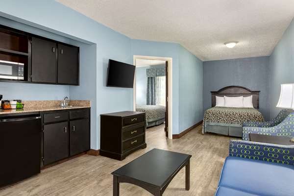 Suite - Days Inn Roanoke Rapids Road Weldon - I-95, Exit 173