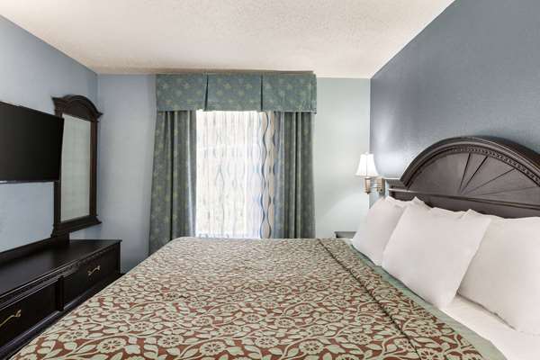 Suite - Days Inn Roanoke Rapids Road Weldon - I-95, Exit 173