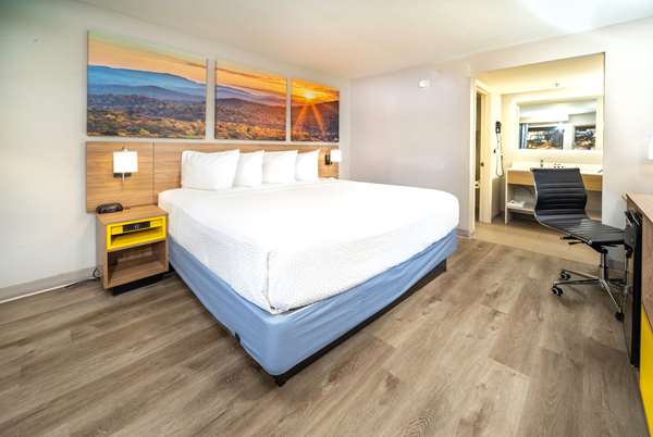  - Days Inn Stone Mountain