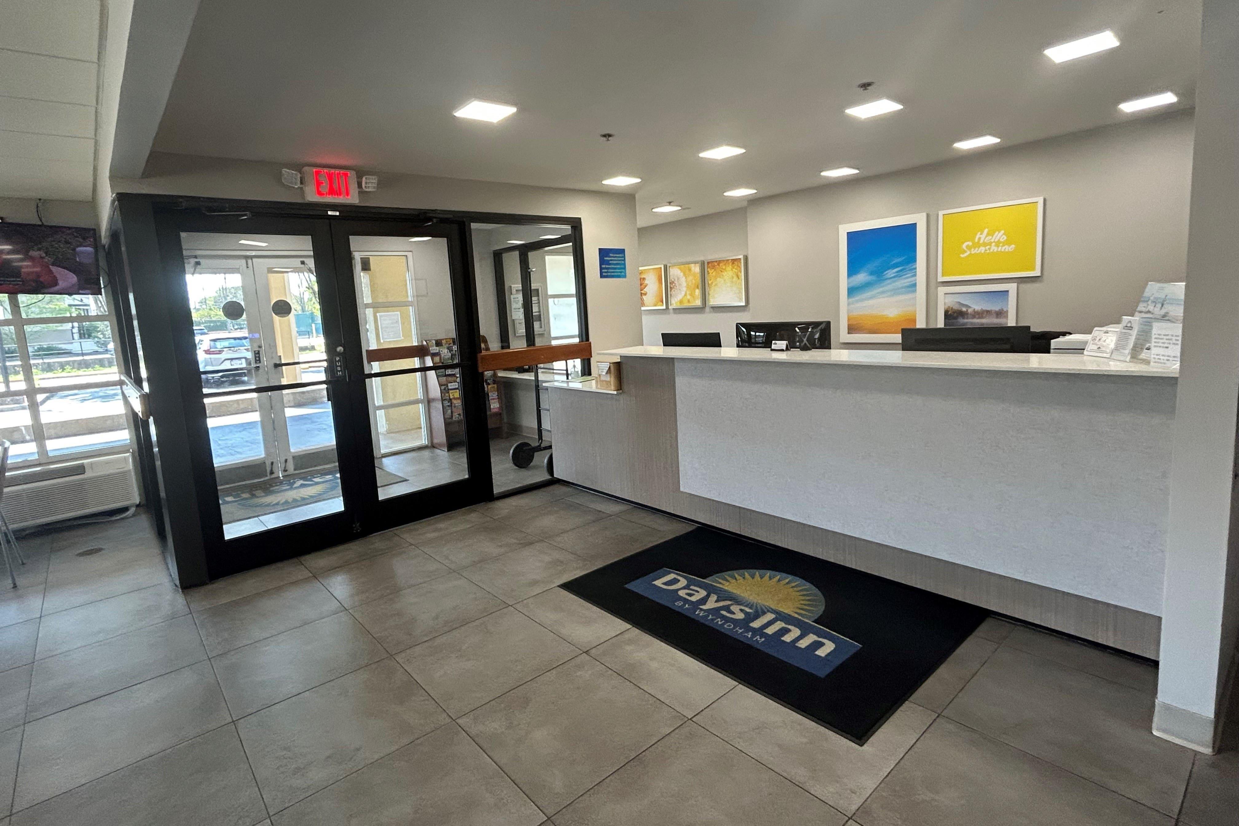 Lobby | Days Inn by Wyndham Atlanta Stone Mountain