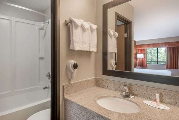  - Days Inn Fairgrounds Columbus - I-71, Exit 111