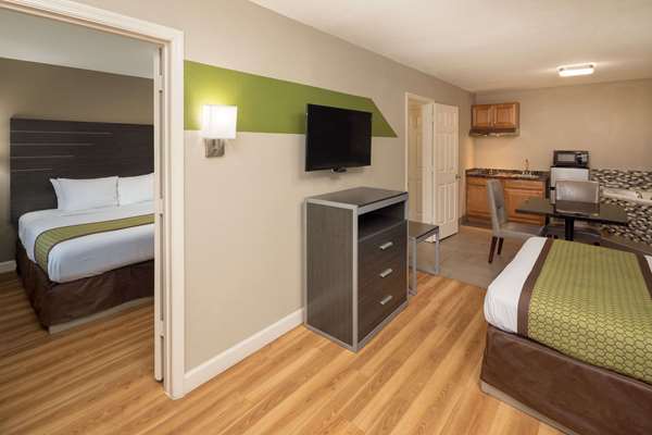 Suite - Days Inn Athens - I-65, Exit 351