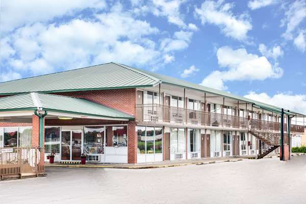 Exterior view - Days Inn Newport - US 67, Exit 83