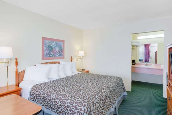  - Days Inn Newport - US 67, Exit 83