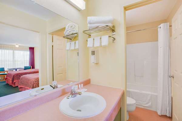  - Days Inn Newport - US 67, Exit 83