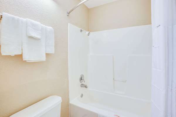  - Days Inn Newport - US 67, Exit 83