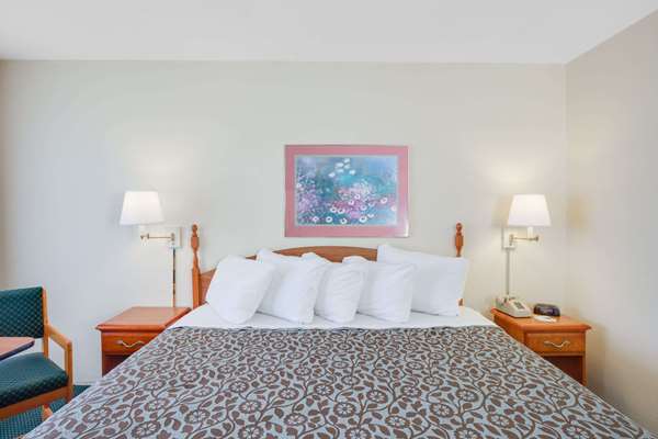  - Days Inn Newport - US 67, Exit 83