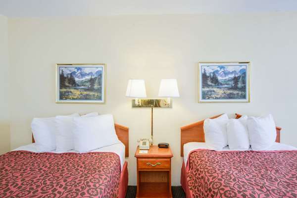  - Days Inn Newport - US 67, Exit 83