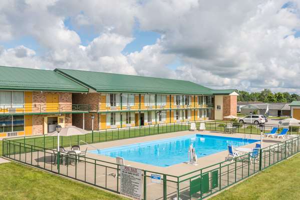 Pool - Knights Inn Wabash